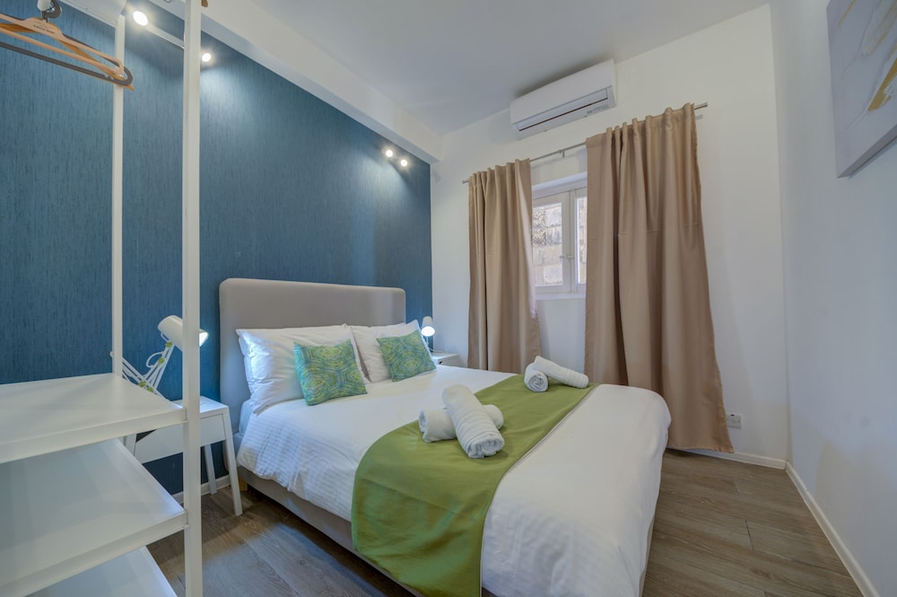 tritoni harbour suites
