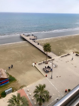 larnaca seaview rooms