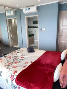 larnaca seaview rooms