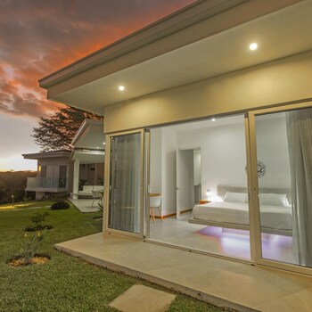 adeluna luxury ocean view villas