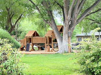 Cedar Creek Lodging & Rv Park,United States Of America>>Montrose,1 star