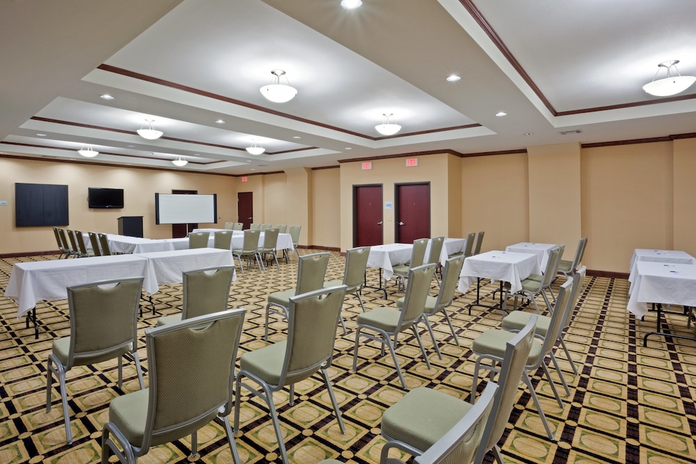 holiday inn express hotel and suites dumas by ihg
