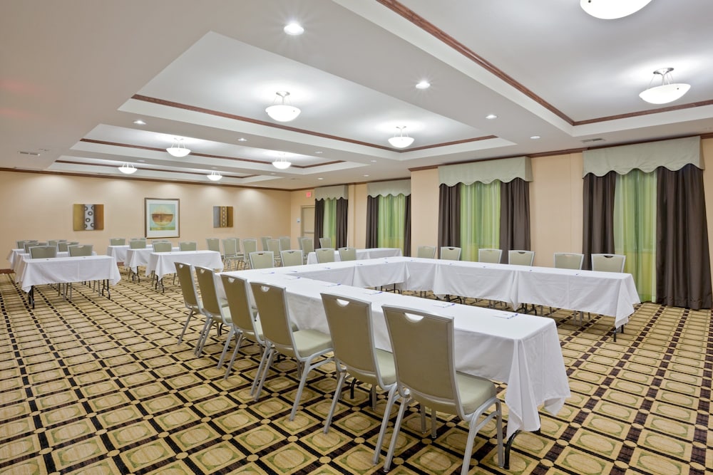 holiday inn express hotel and suites dumas by ihg