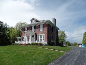 captain sweetsers inn