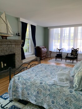 captain sweetsers inn