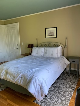 captain sweetsers inn
