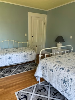 captain sweetsers inn
