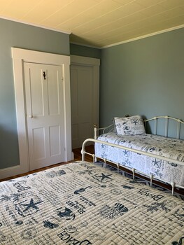 captain sweetsers inn