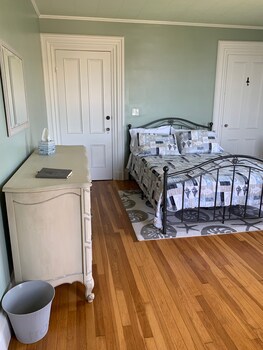 captain sweetsers inn