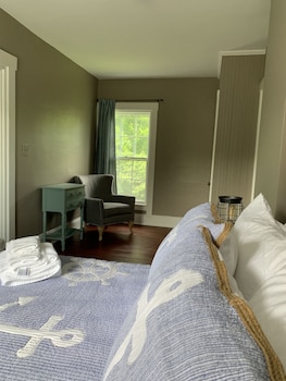 captain sweetsers inn
