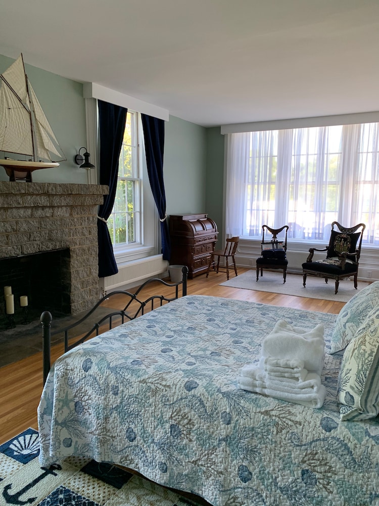captain sweetsers inn