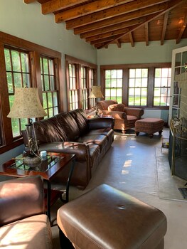 captain sweetsers inn