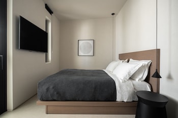 cubic mykonos seafront design suites