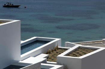cubic mykonos seafront design suites