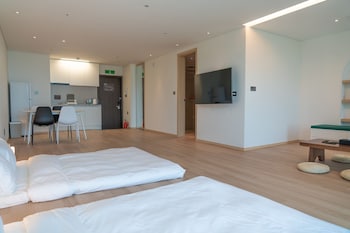 c one island hotel and resort jaeundo