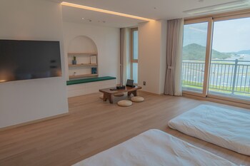 c one island hotel and resort jaeundo