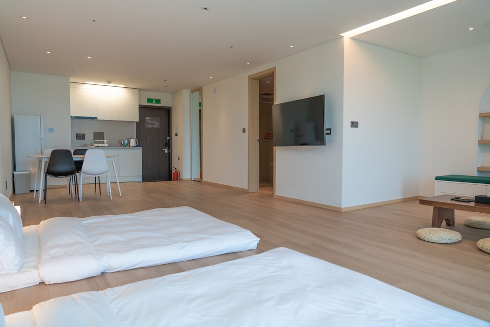 c one island hotel and resort jaeundo