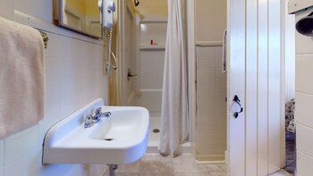 Trout House Village Resort,,3 star
