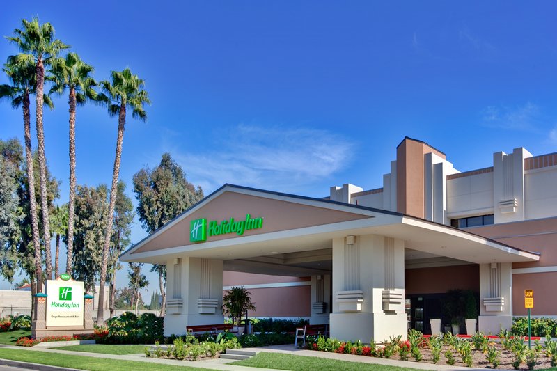 holiday inn and suites anaheim