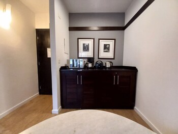 qsa anora spaces metropolis alphaville