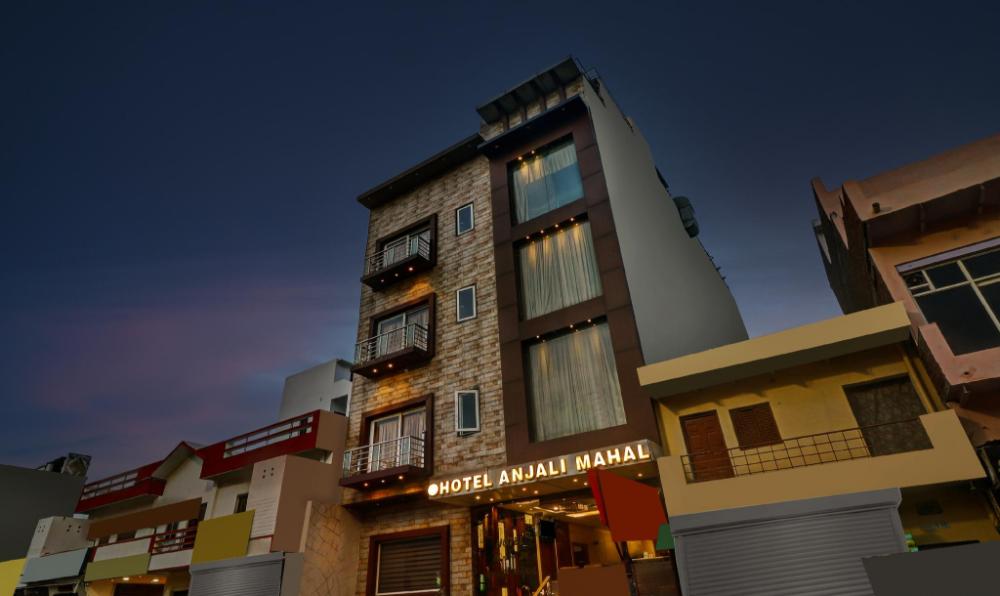 itsy hotels anjali mahal 500 mtrs from mathura railway station