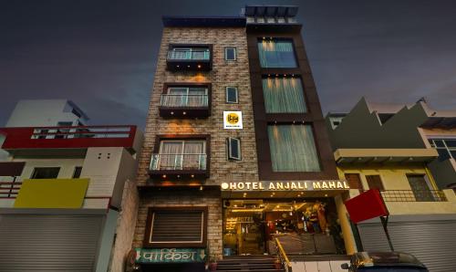 itsy hotels anjali mahal 500 mtrs from mathura railway station