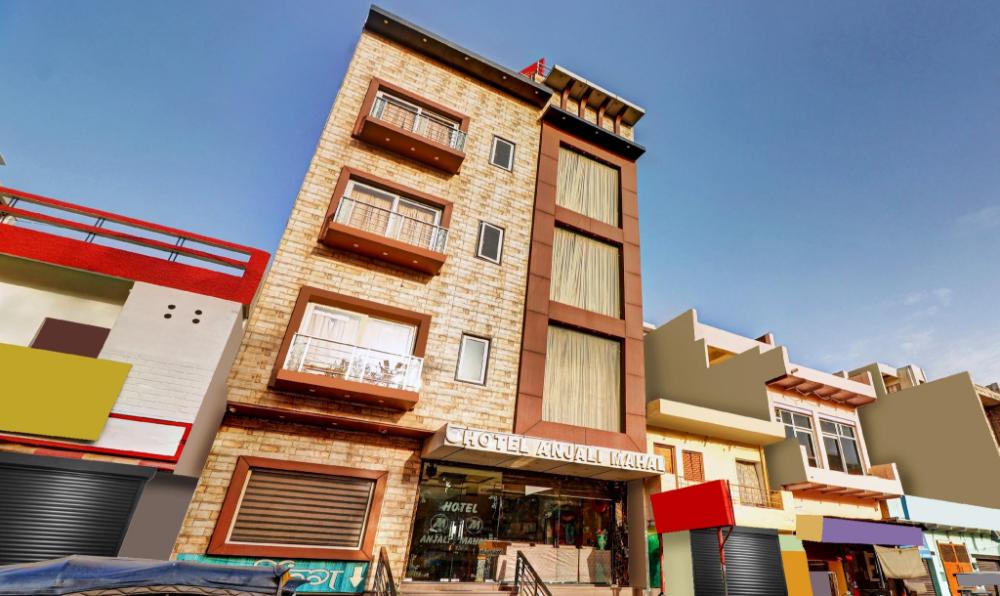 itsy hotels anjali mahal 500 mtrs from mathura railway station