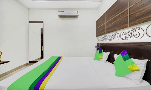 itsy hotels anjali mahal 500 mtrs from mathura railway station