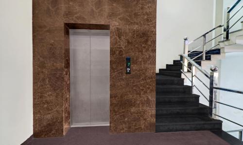 itsy hotels anjali mahal 500 mtrs from mathura railway station