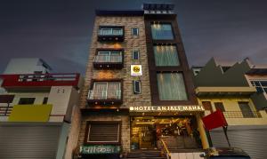 itsy hotels anjali mahal 500 mtrs from mathura railway station