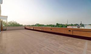itsy hotels anjali mahal 500 mtrs from mathura railway station