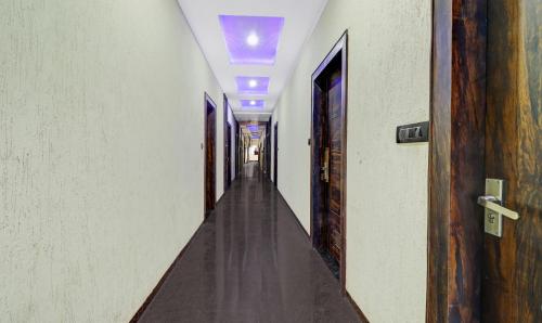 itsy hotels anjali mahal 500 mtrs from mathura railway station
