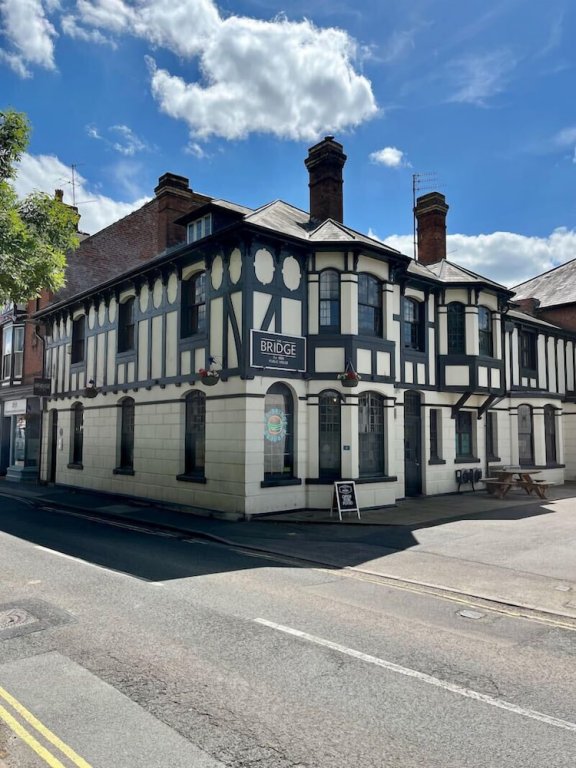The Bridge,Worcester>>Tenbury Wells,3 star