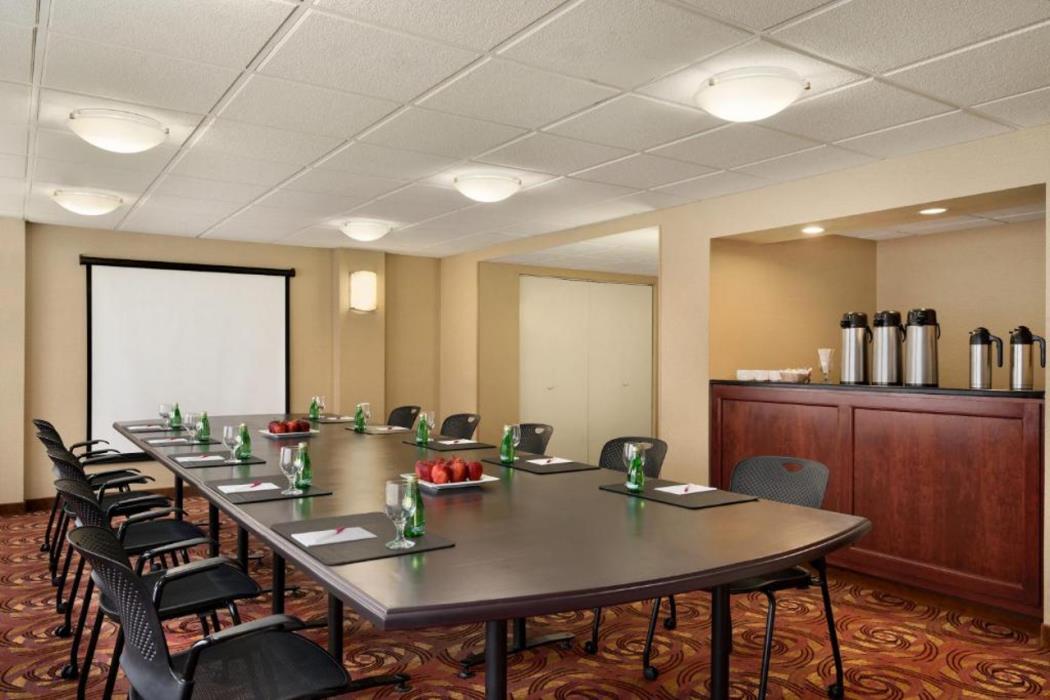 crowne plaza englewood by ihg