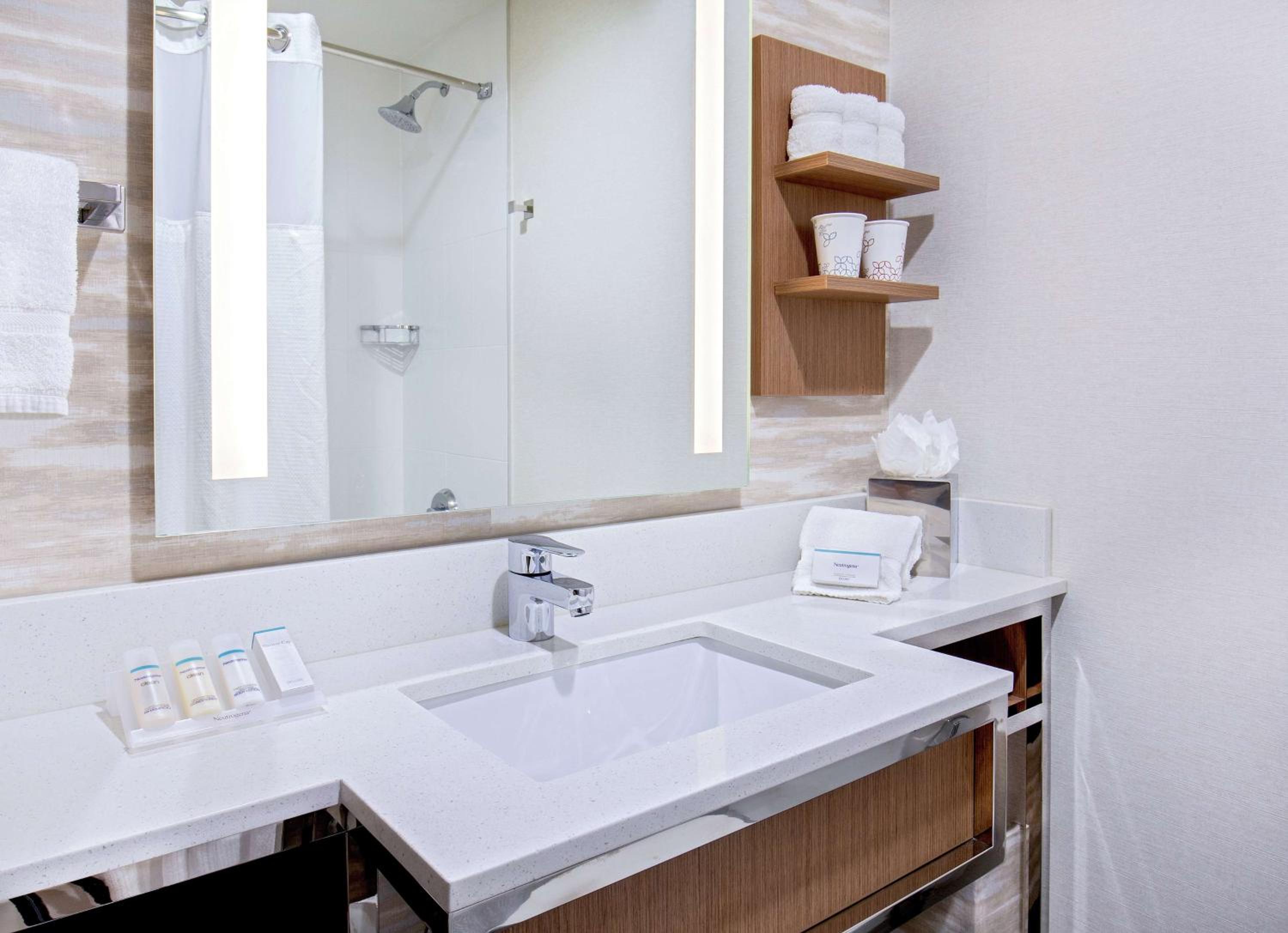 crowne plaza englewood by ihg