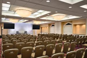 crowne plaza englewood by ihg