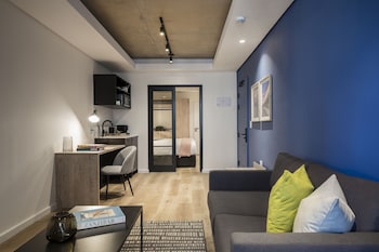 home suite hotels station house