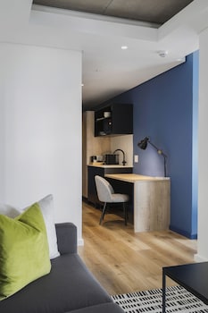 home suite hotels station house