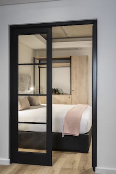 home suite hotels station house