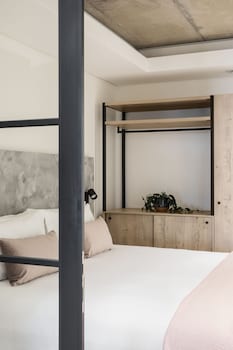 home suite hotels station house