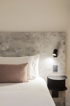 home suite hotels station house