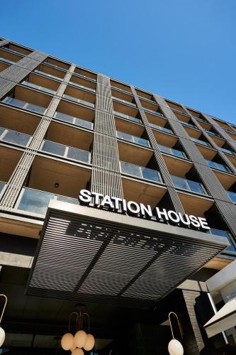 home suite hotels station house