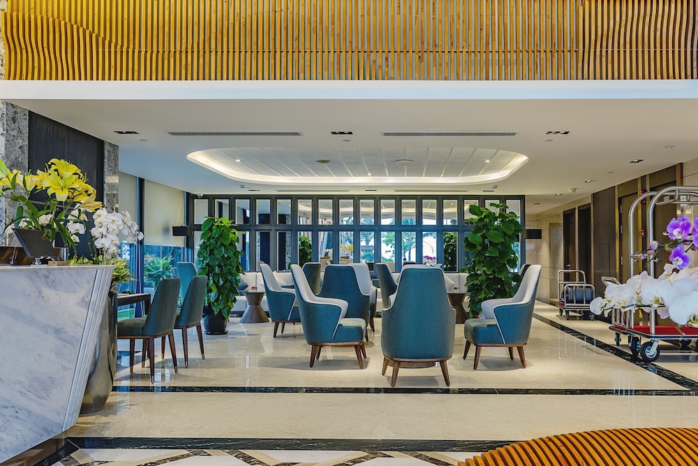 peninsula hotel danang