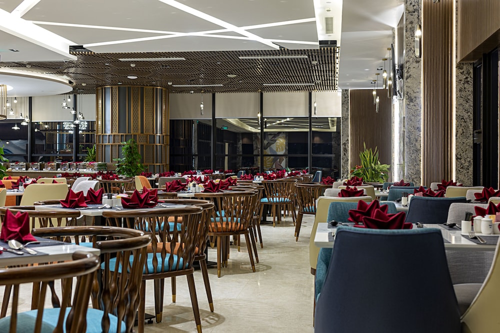 peninsula hotel danang