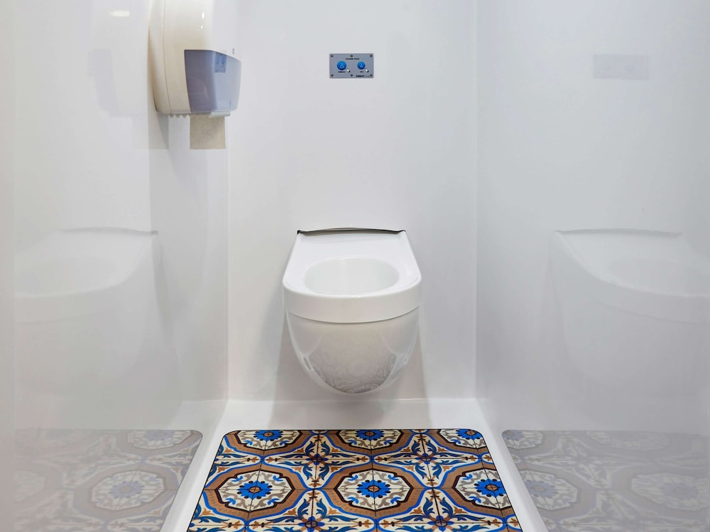 hotelf1 antibes sophia antipolis