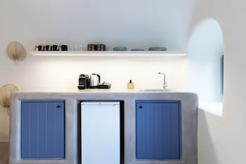 acave santorini suites