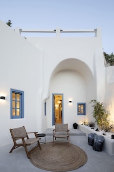 acave santorini suites