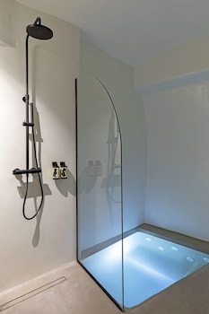 acave santorini suites