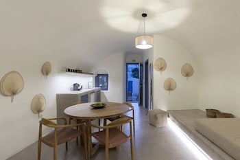 acave santorini suites