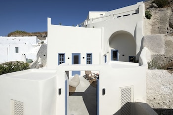 acave santorini suites